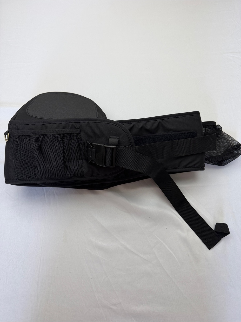 Tushbaby ergonomic hip carrier in black with gold hardware. Adjustable - Picture 9 of 9